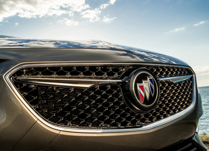 Illustration for article titled The Buick Regal Sportback Avenir Finally Gets a Halfway Luxury Interior